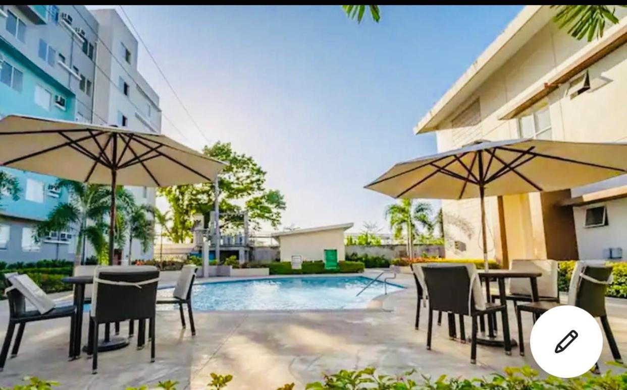 8 Spatial Condominium Davao Екстер'єр фото