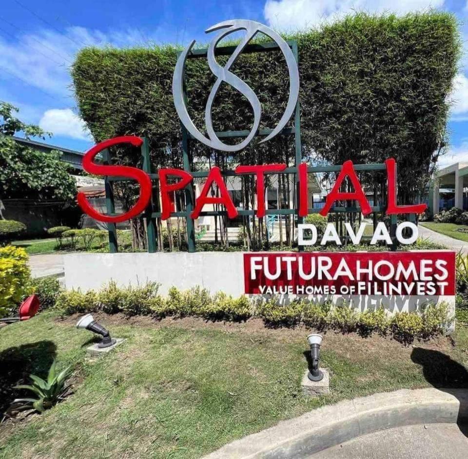 8 Spatial Condominium Davao Екстер'єр фото