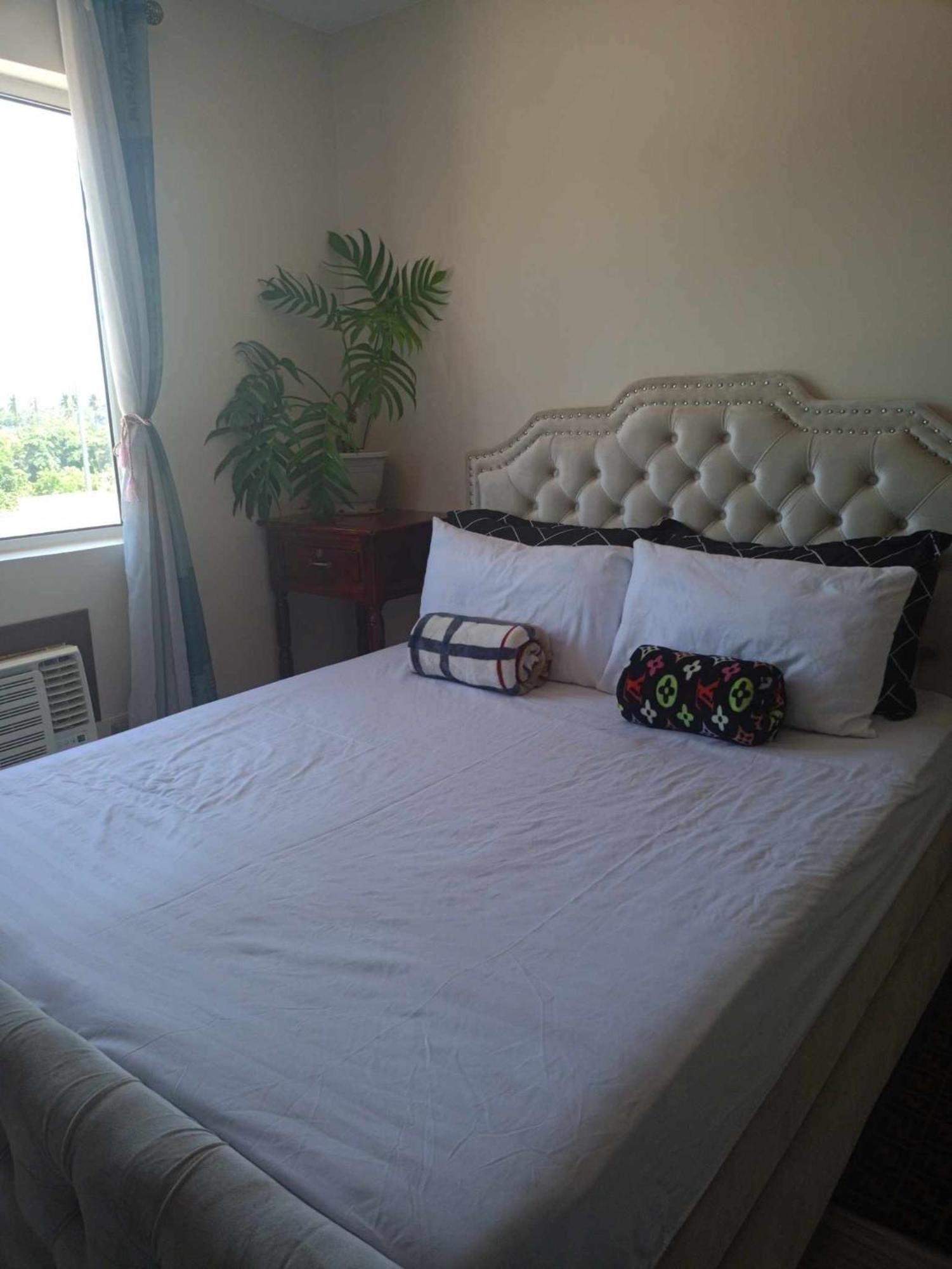 8 Spatial Condominium Davao Екстер'єр фото