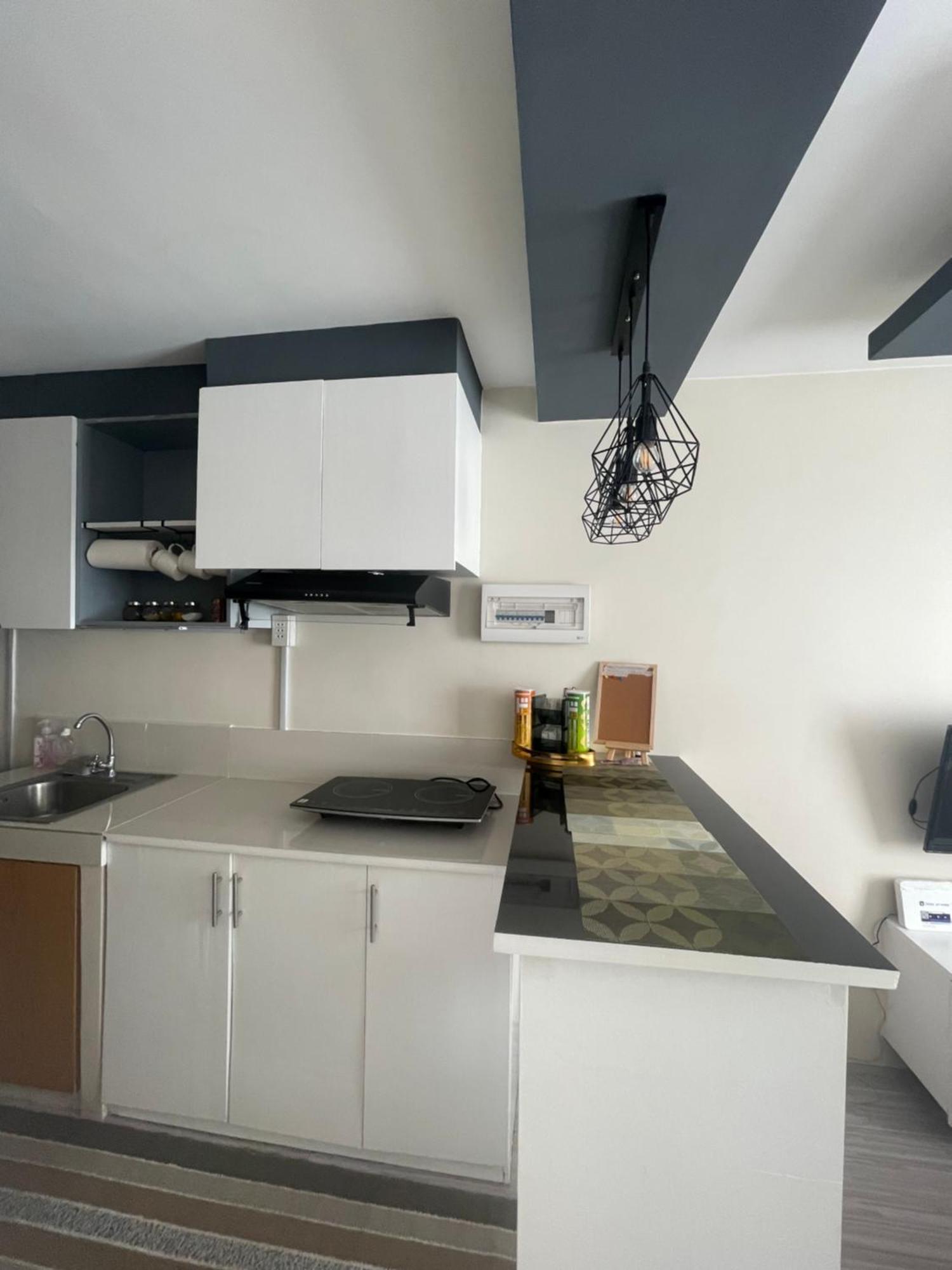8 Spatial Condominium Davao Екстер'єр фото